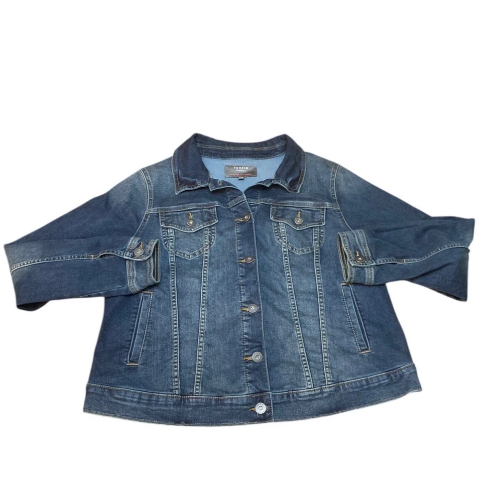 Torrid Women's 2 Blue Jean Denim Jacket Long Sleeve Button Up Trucker Med Wash